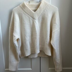 Abercrombie Ivory V Neck Long Sleeve Soft and Stretchy Sweater Top XS